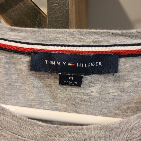 Tommy Hilfiger T Shirt - Picture 2 of 2